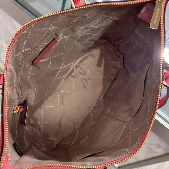 MICHAEL KORS Charlotte Large Leather Top-Zip Tote
Tea Rose - Picture 14 of 16